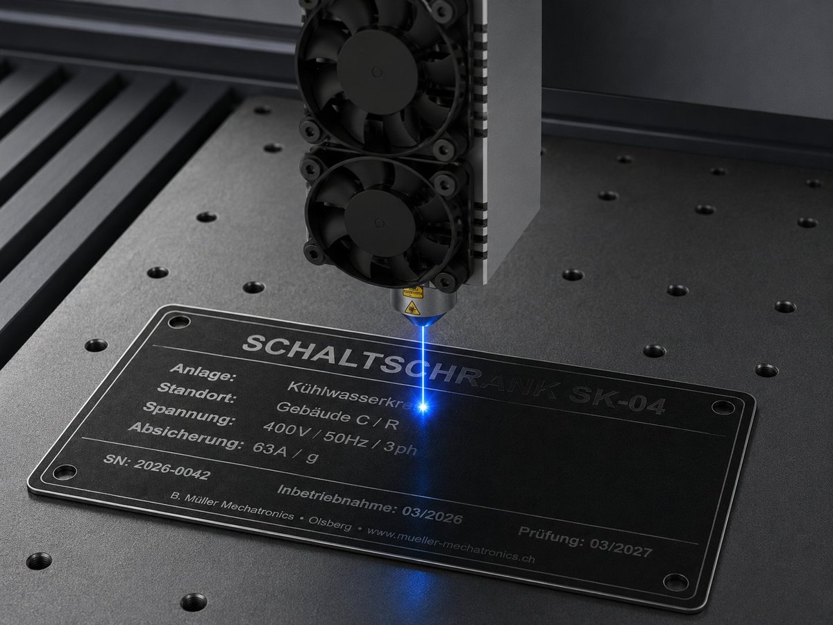 Schild wird im Haus lasergraviert